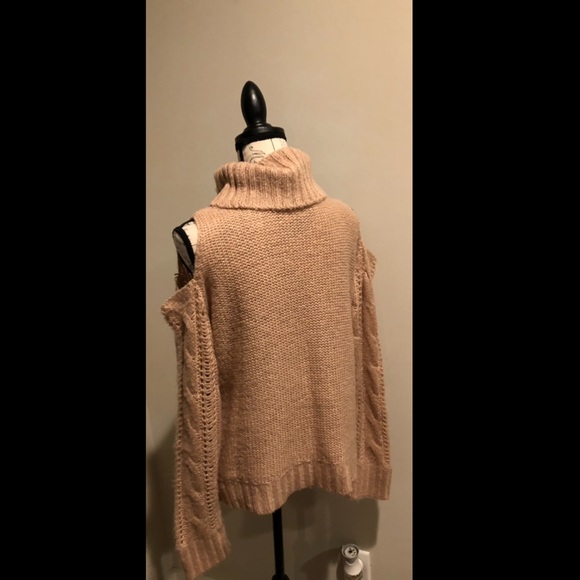 Apricot Elodie cut out turtleneck sweater - Picture 5 of 9